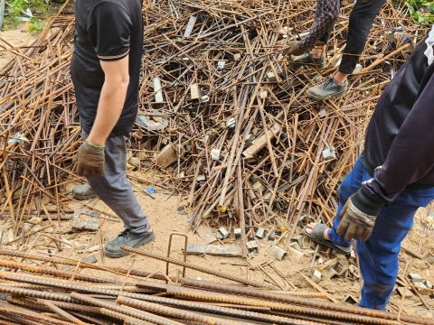 Đi thu mua phế liệu sắt thép giá cao